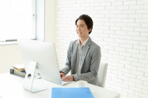 Webライターの外注費用の相場はいくら？費用が決まる要素も解説のアイキャッチ画像