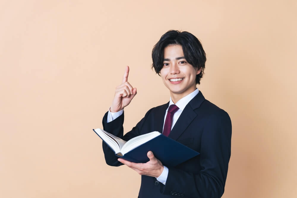 ポイントを教える男性