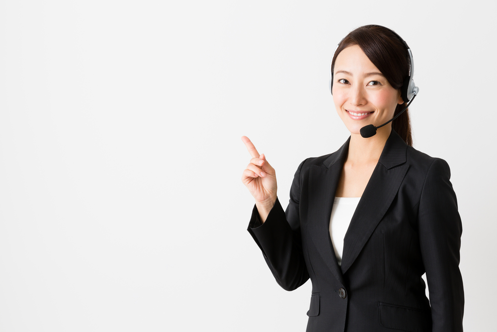 ヘッドセットをした女性